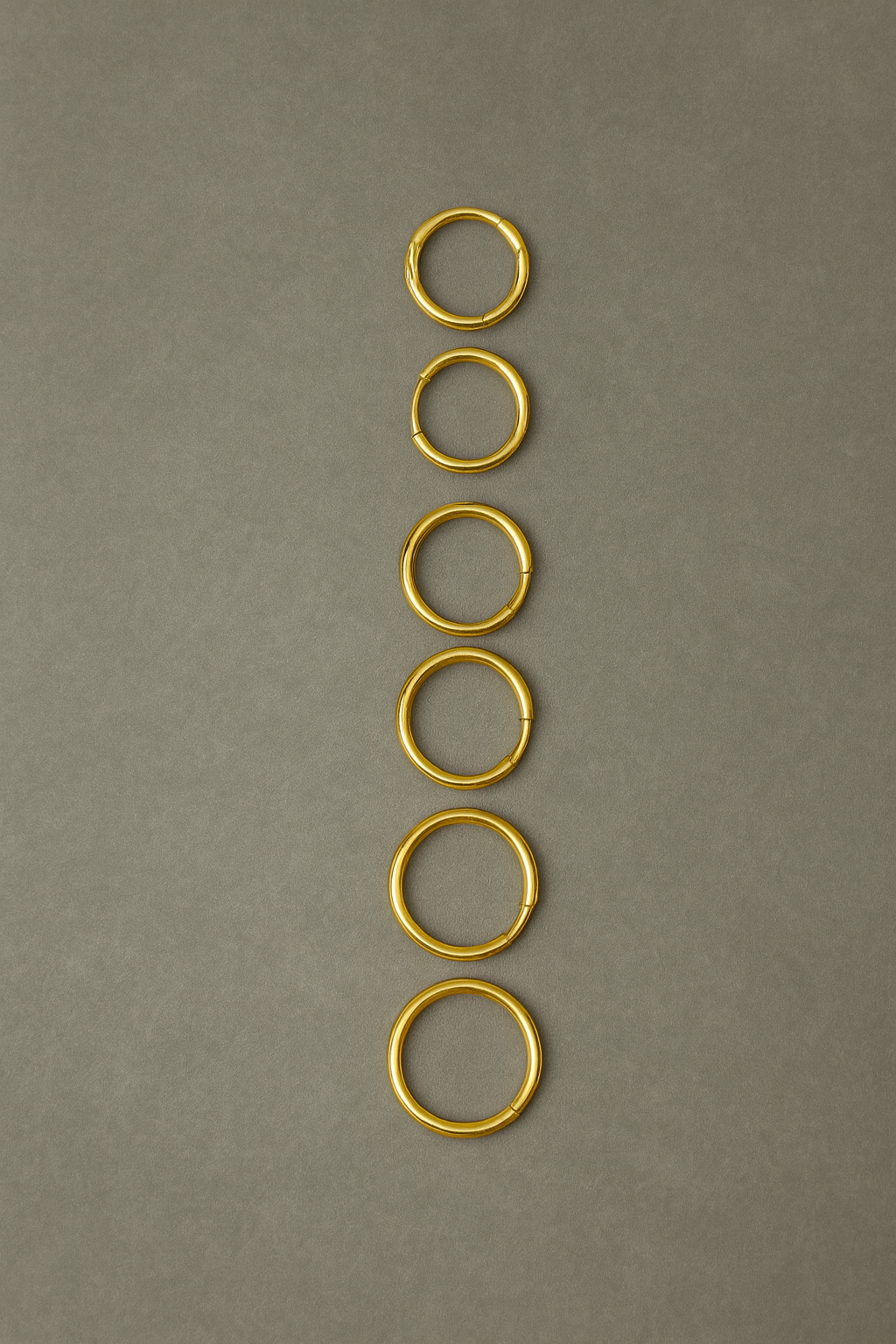 Créoles dorées 16, 18, et 20 mm en acier inoxydable.