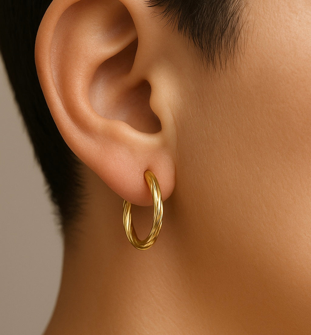 Créoles torsadées dorées 17 et  19 mm.